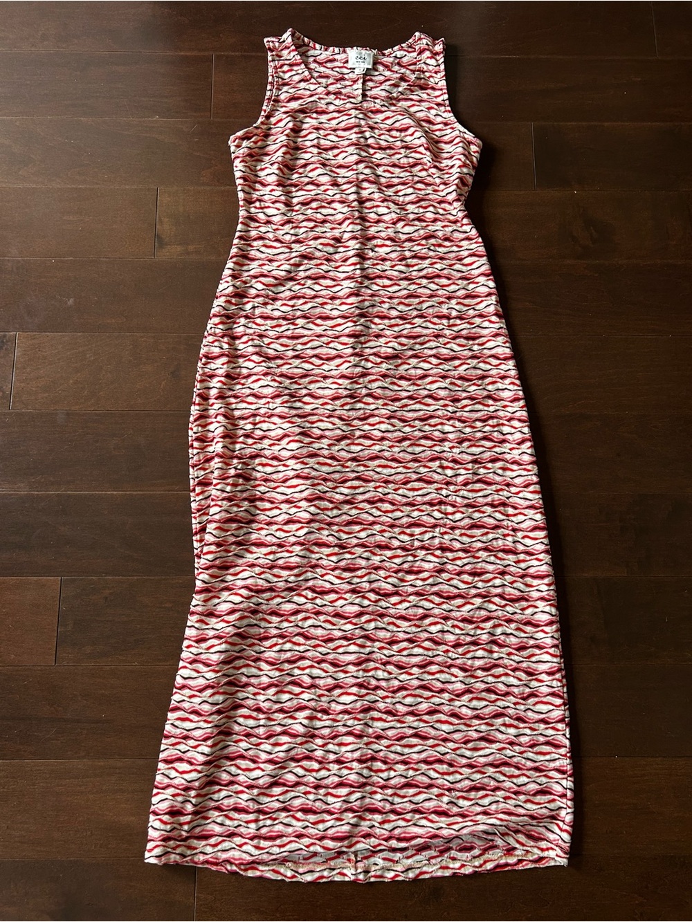 ECI Pink and White Wave-Print Sleeveless Maxi Dress